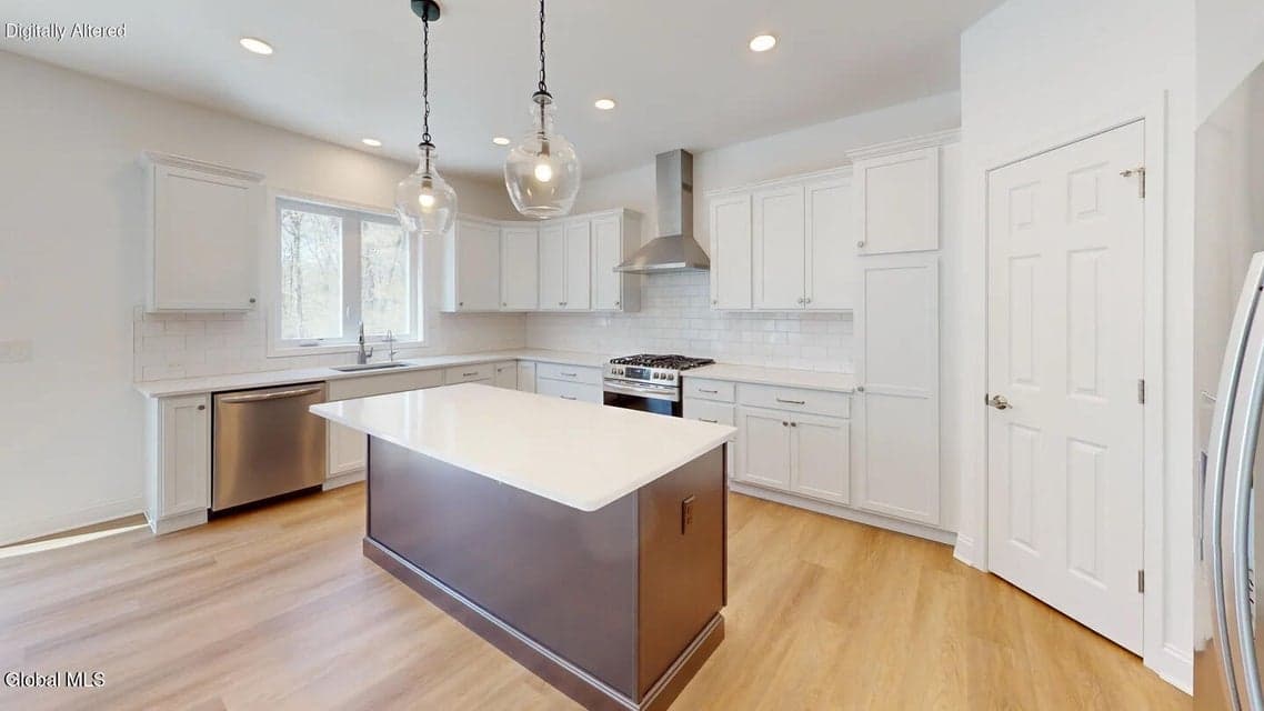 22 Wellington Court, Clifton Park, NY 12065, photo 2
