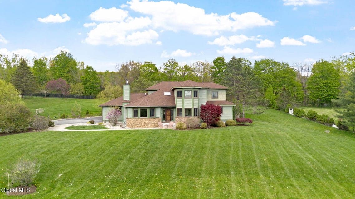 8 Fox Glove Court, North Greenbush, NY 12198, photo 1