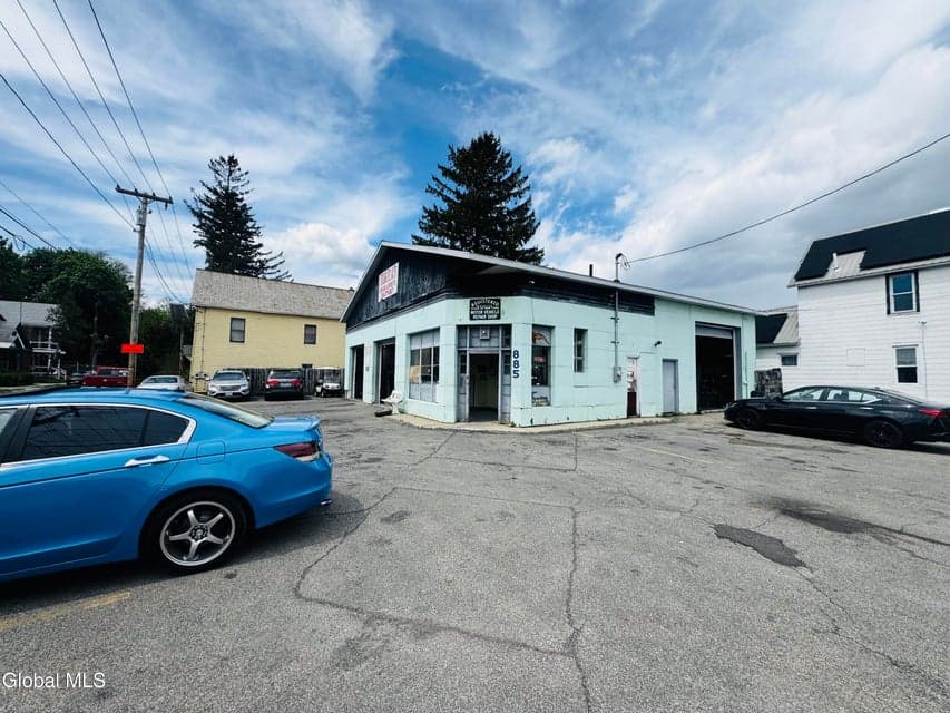 885 Strong Street, photo 3