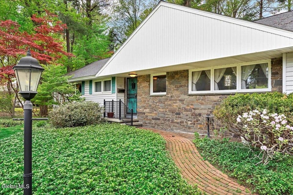 178 Westchester Drive S., Bethlehem, NY 12054, photo 3