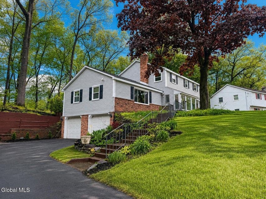 25 Shadow Wood Way, Clifton Park, NY 12019, photo 5