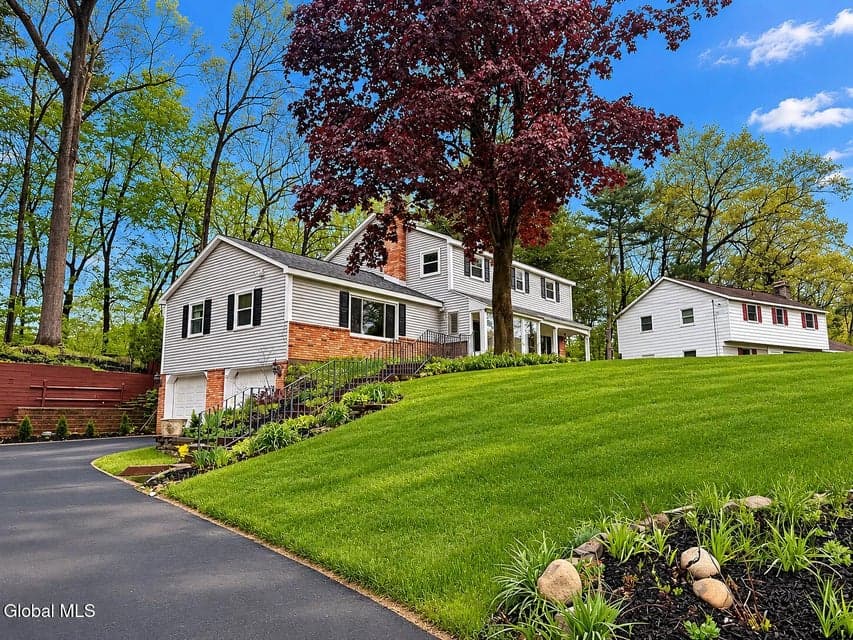 25 Shadow Wood Way, Clifton Park, NY 12019, photo 4
