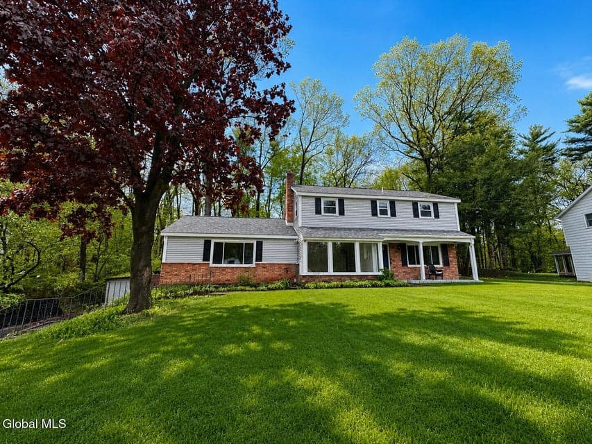 25 Shadow Wood Way, Clifton Park, NY 12019, photo 2