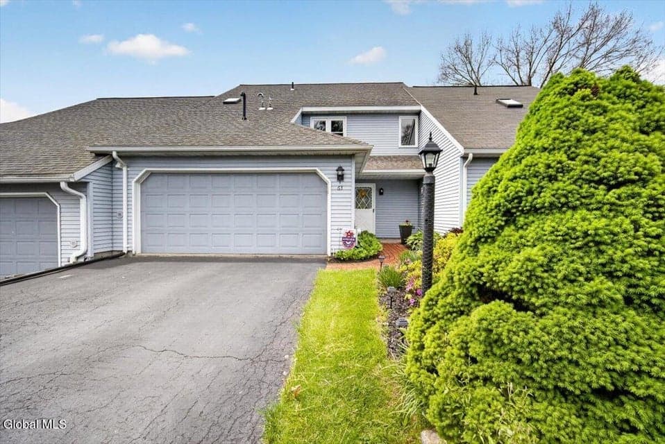 63 Constitution Court, Bethlehem, NY 12077, photo 2