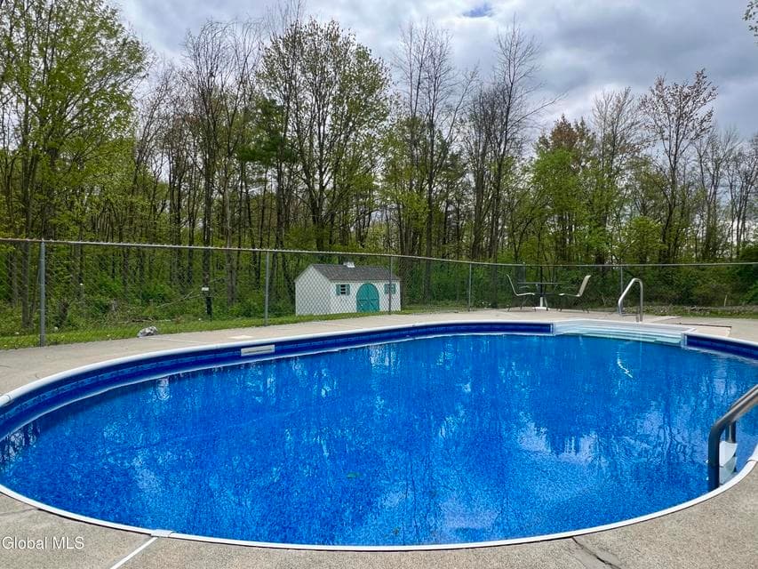 35 Frederick Drive, photo 4