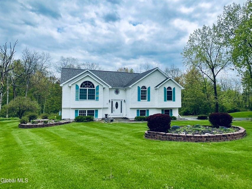 35 Frederick Drive, photo 1