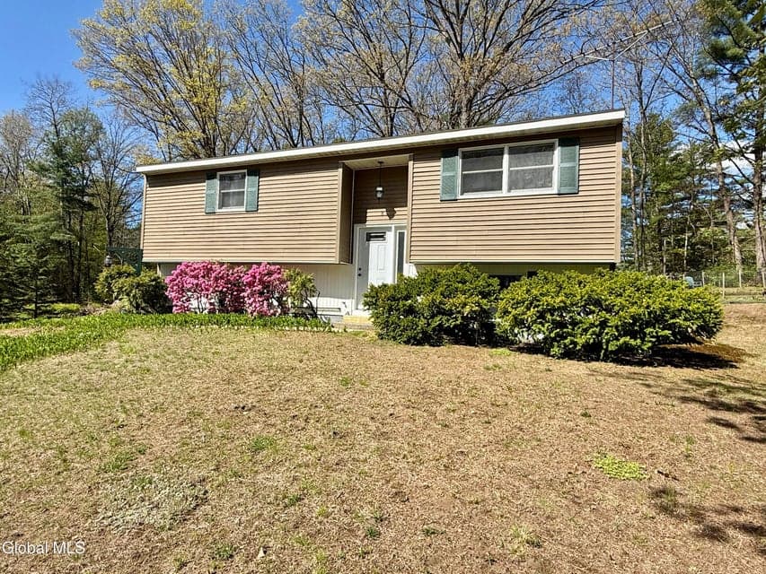 8 Kimberly Lane, Moreau, NY 12828, photo 2