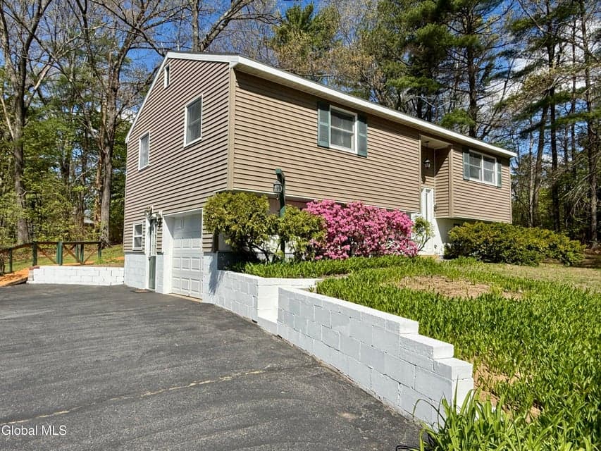 8 Kimberly Lane, Moreau, NY 12828, photo 1