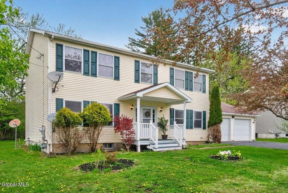 12 Pine Avenue, photo 1