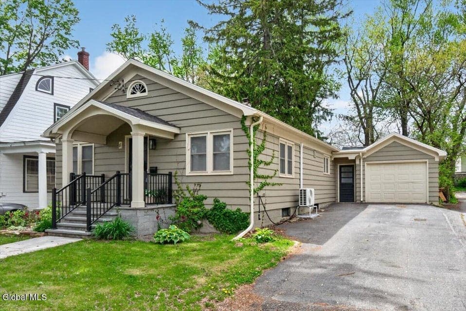 11 Norwood Avenue, Albany, NY 12208, photo 2