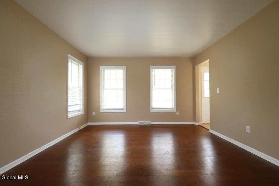 8 Spruce Street, photo 5