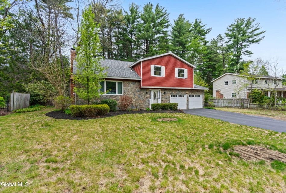 24 Vichy Drive, Saratoga, NY 12866, photo 2