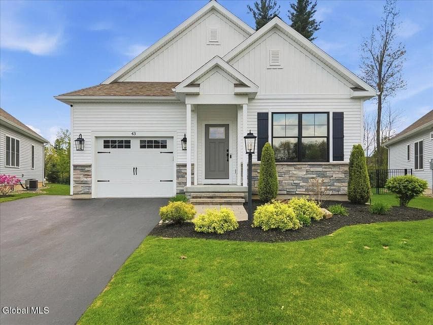 43 Bradley Circle, Halfmoon, NY 12065, photo 1