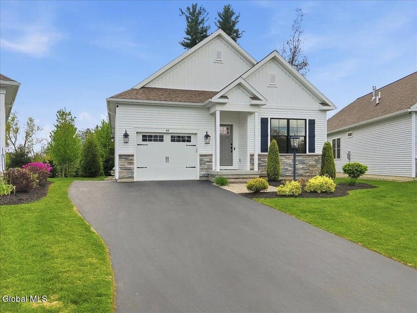 43 Bradley Circle, Halfmoon, NY 12065, photo 2