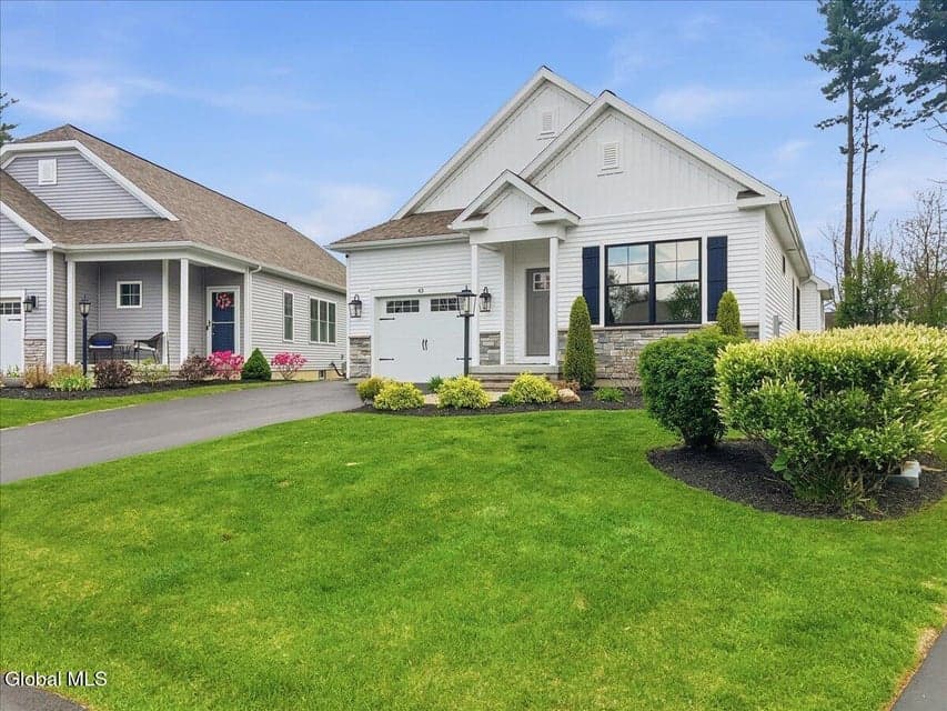 43 Bradley Circle, Halfmoon, NY 12065, photo 3