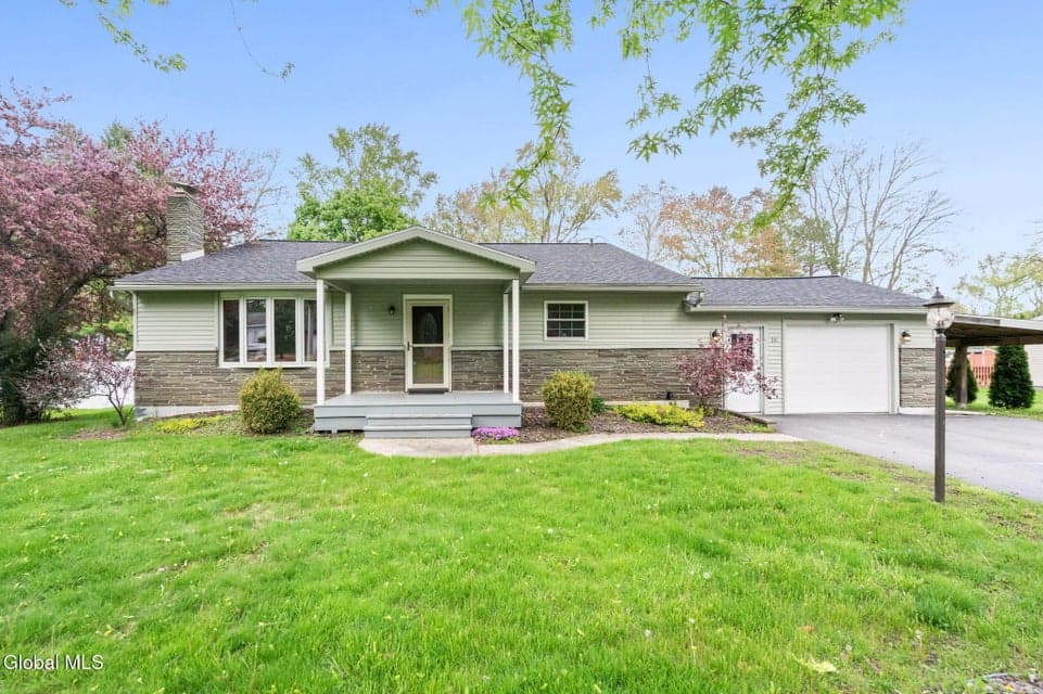 16 Ridgewood Lane, Schenectady, NY 12302, photo 1