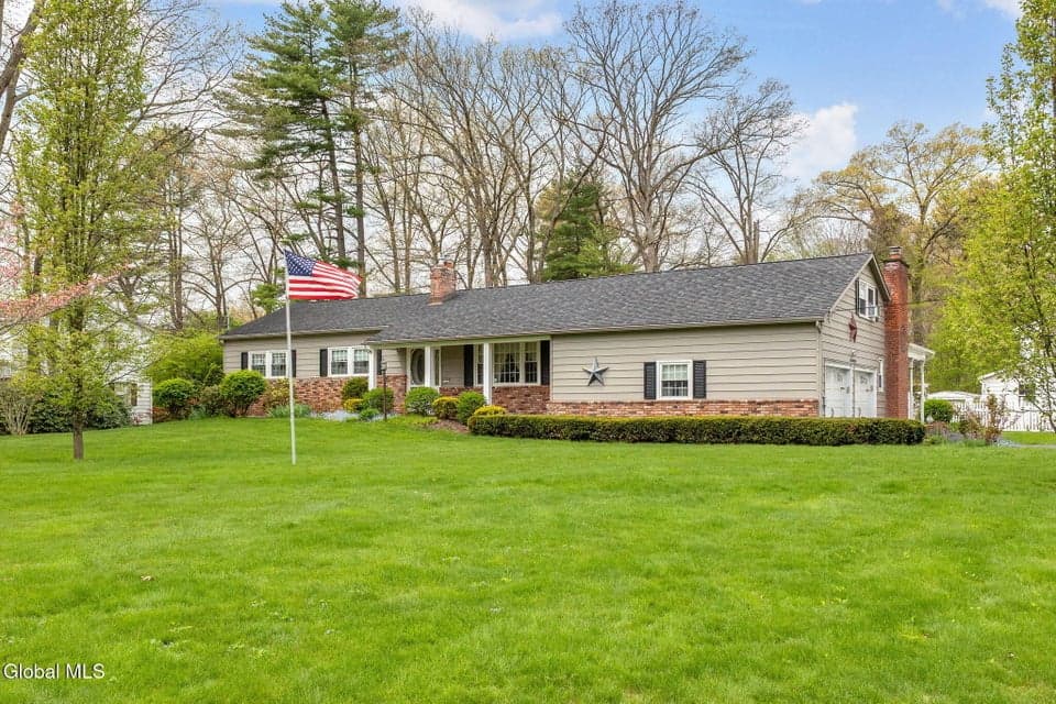 17 Barcelona Drive, Clifton Park, NY 12065, photo 1
