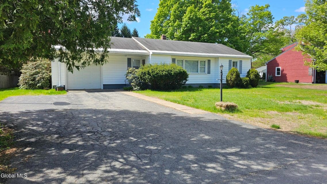34 Woodlawn Avenue