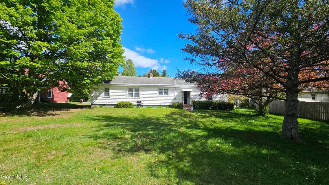 34 Woodlawn Avenue, photo 3