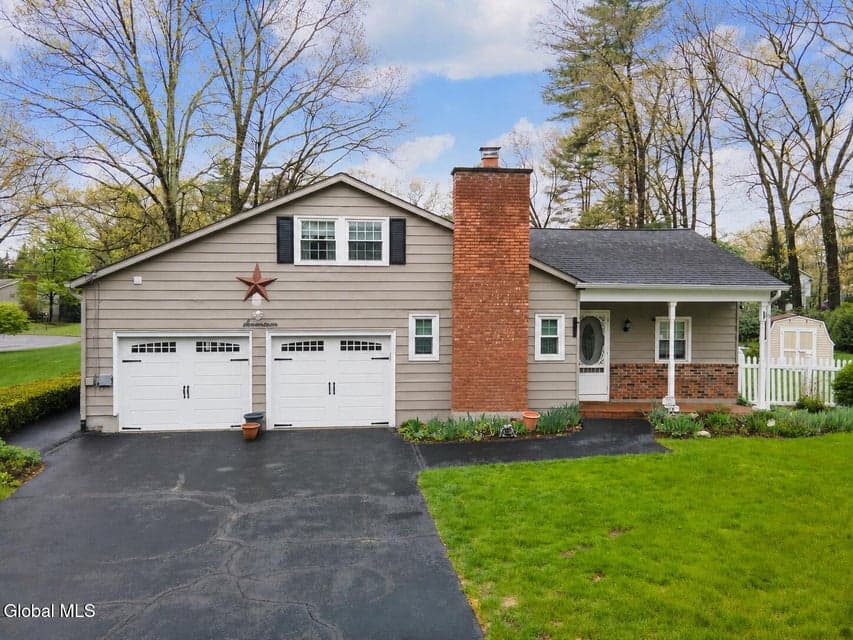 17 Barcelona Drive, Clifton Park, NY 12065, photo 3