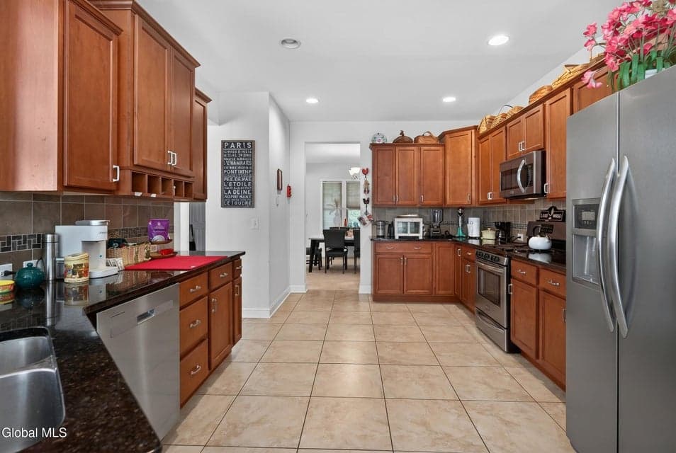 12 Carrington Court, Clifton Park, NY 12065, photo 3