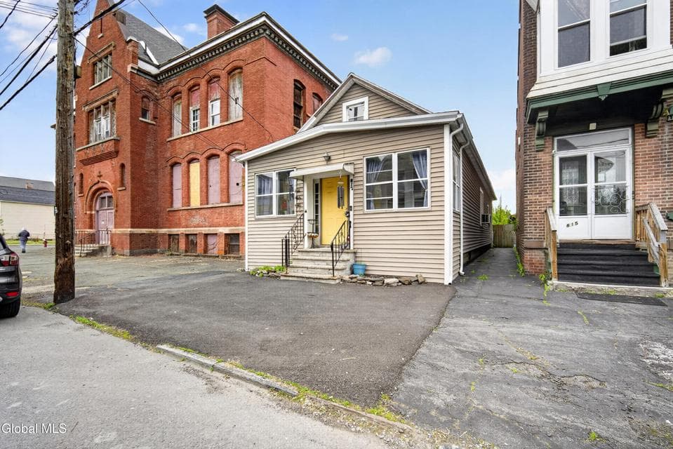 817 24th Street, Watervliet, NY 12189, photo 1