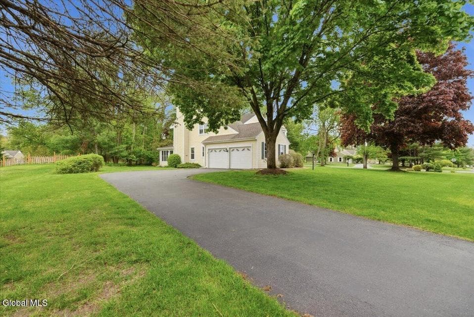 225 Walnut Lane, Guilderland, NY 12159, photo 2