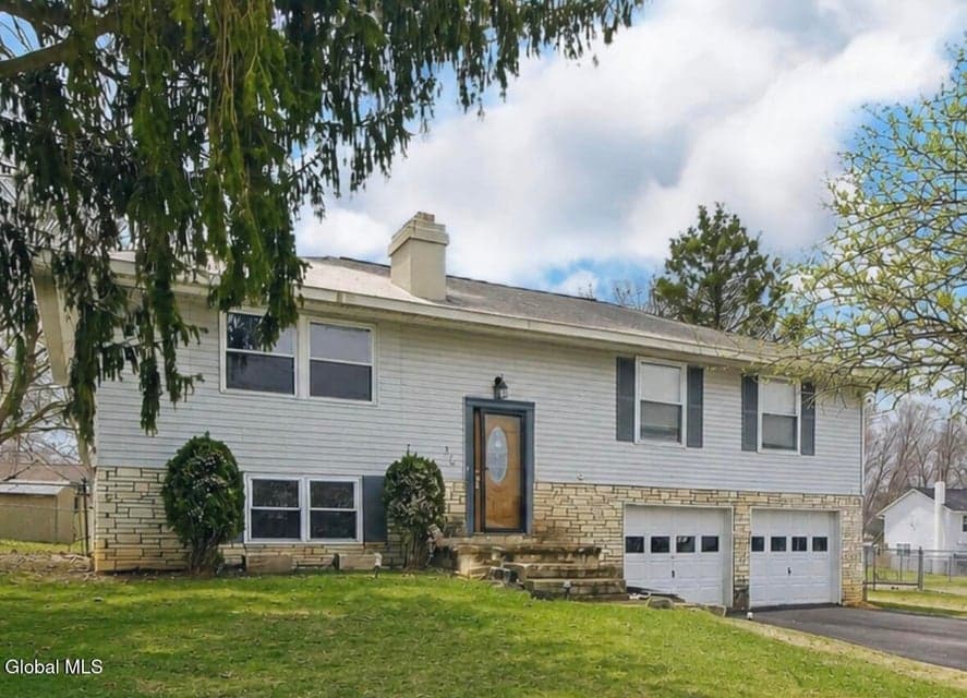 516 Woodburne Drive, photo 1