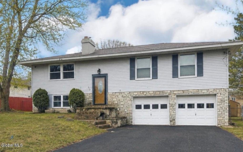516 Woodburne Drive, photo 2