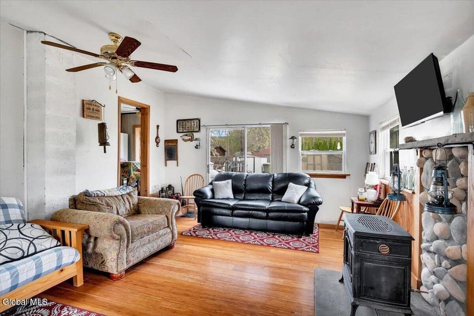 124 Mohawk Avenue, Providence, NY 12025, photo 3