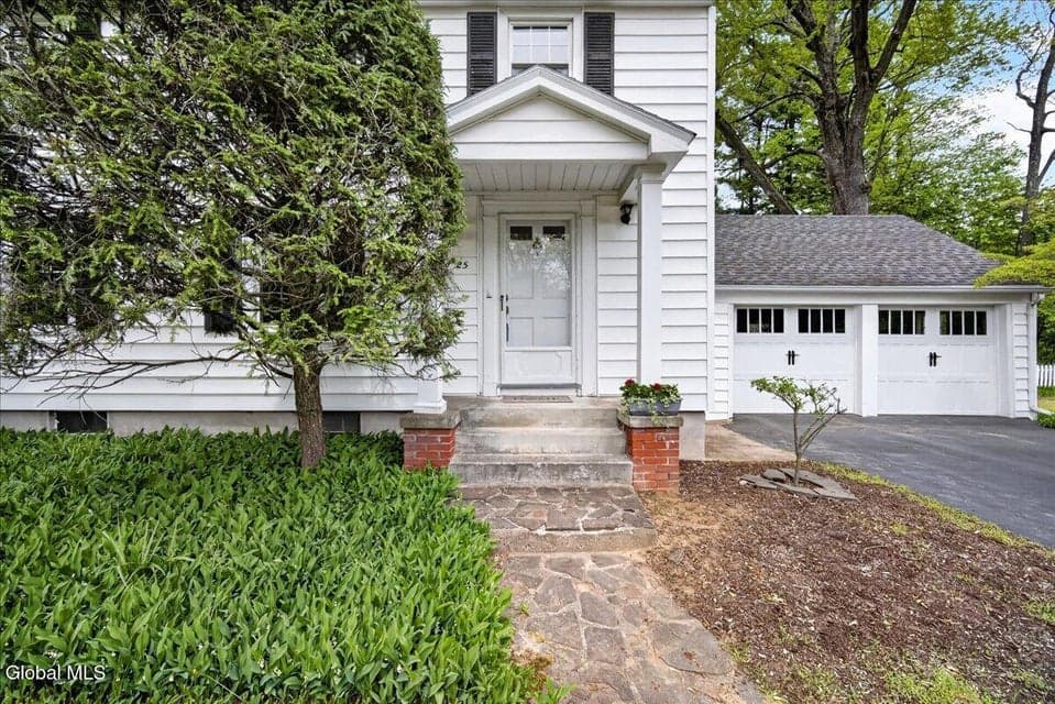 25 Pinedale Avenue, Bethlehem, NY 12054, photo 2
