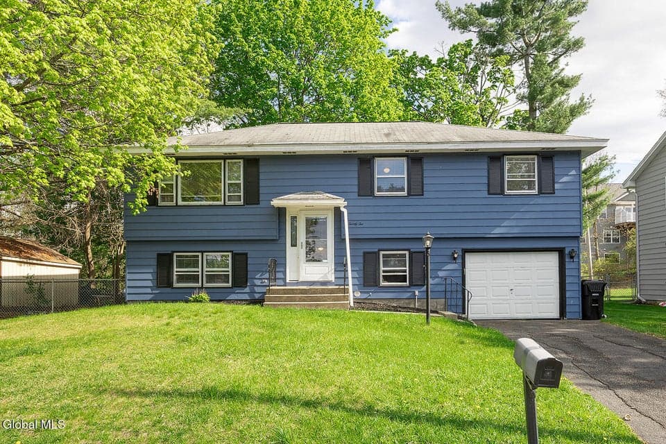 22 Hialeah Drive, Troy, NY 12182