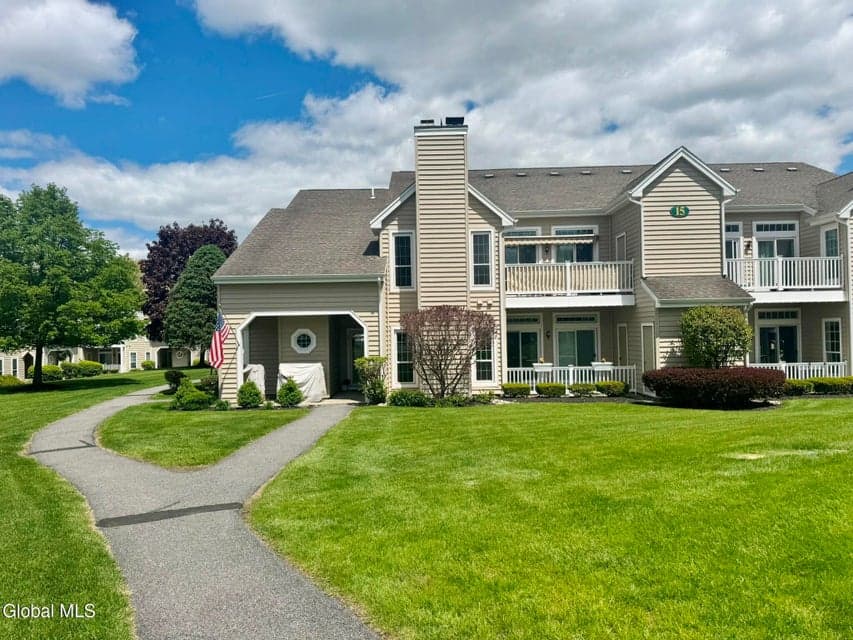 1511 Hampton Place Boulevard, North Greenbush, NY 12180, photo 4