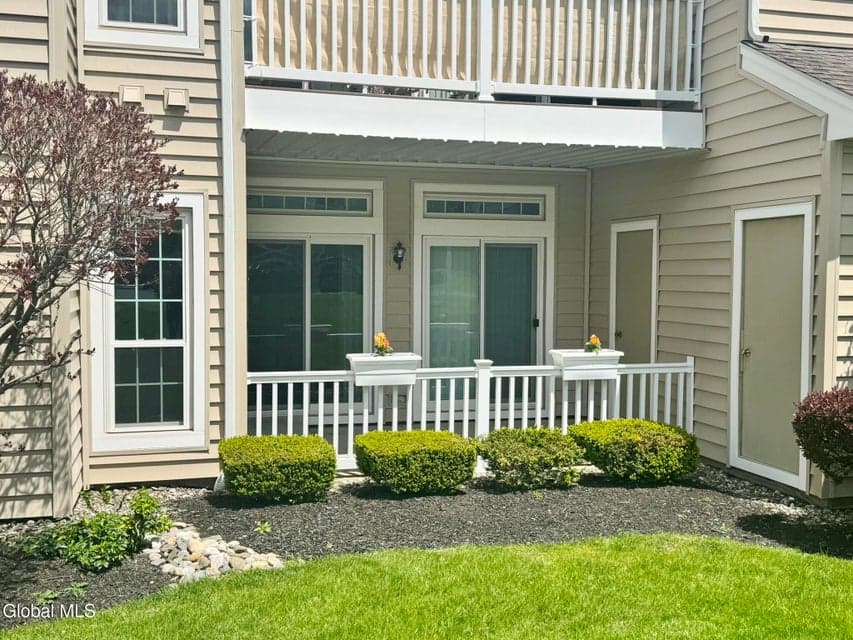 1511 Hampton Place Boulevard, North Greenbush, NY 12180, photo 3
