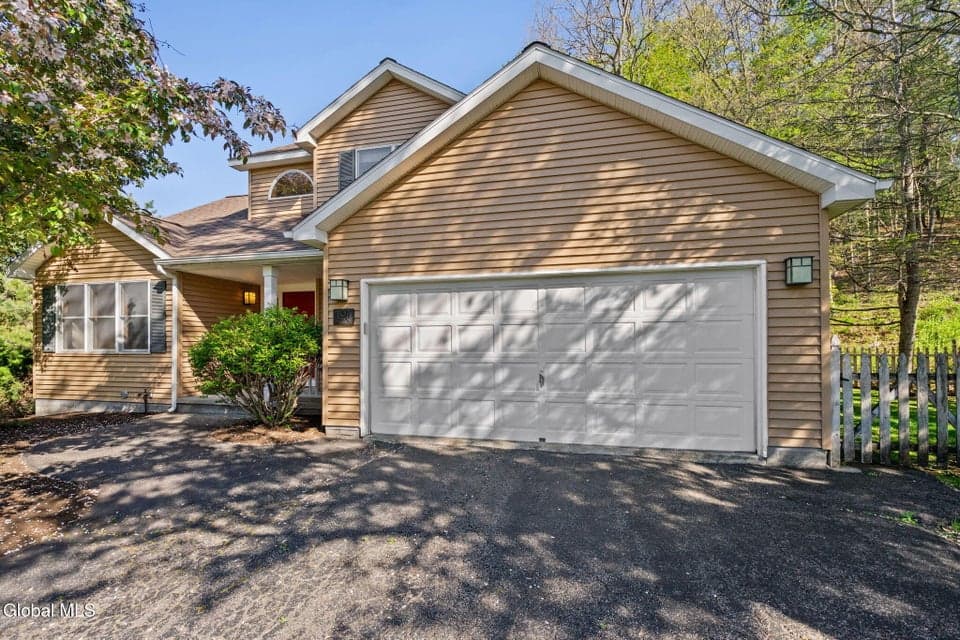 107 Fox Run Drive, Guilderland, NY 12303, photo 2