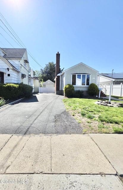 52 Bell Street, Valley Stream, NY 11580, photo 2