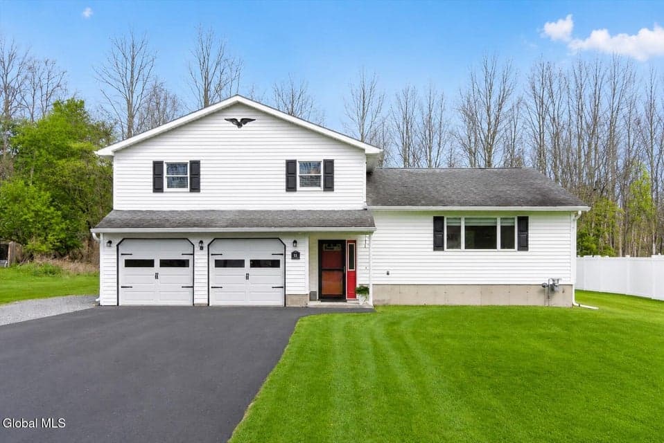 11 Dania Drive, Hagaman, NY 12086, photo 1