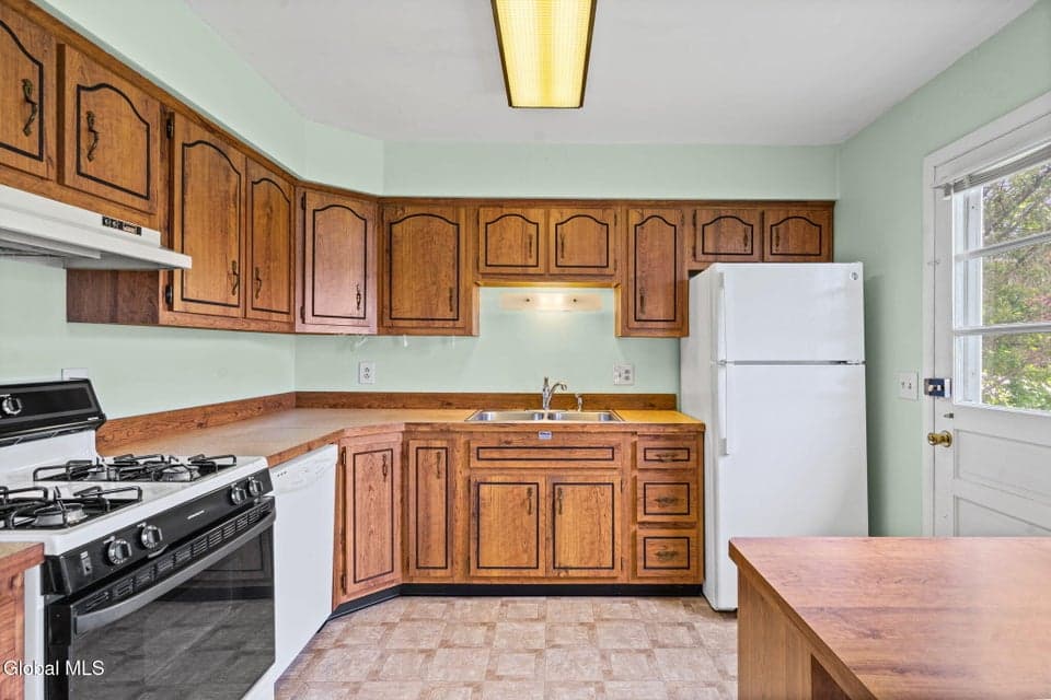 28 Corliss Avenue, Rensselaer, NY 12144, photo 4