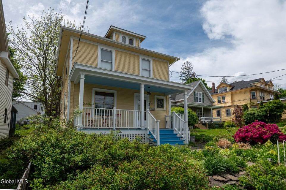 957 Columbia Street, photo 1