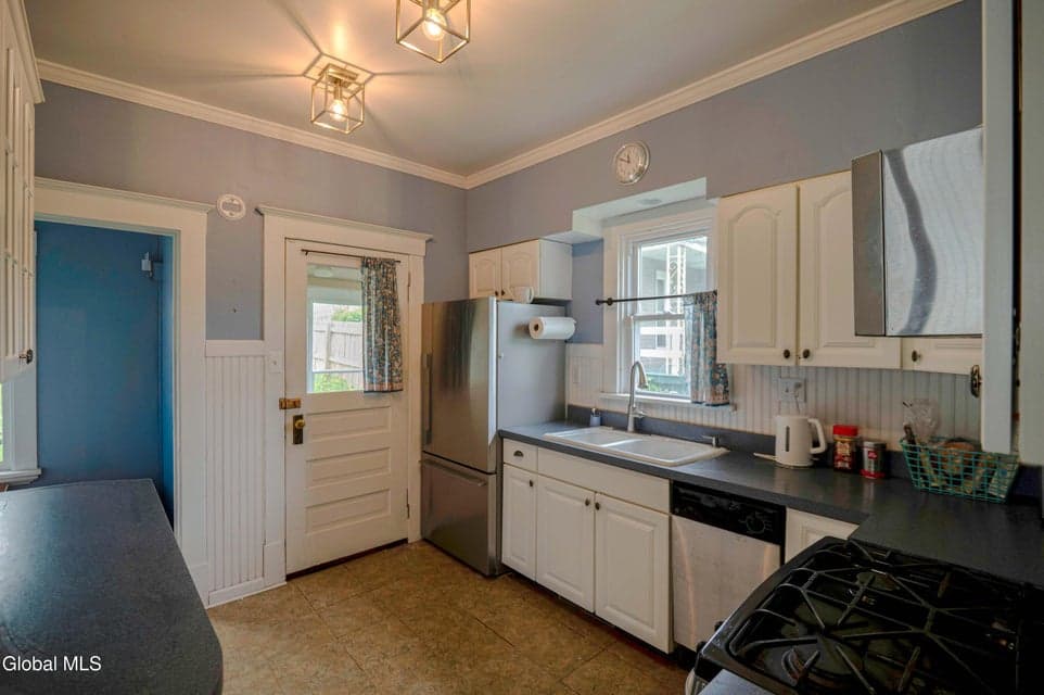 957 Columbia Street, photo 4