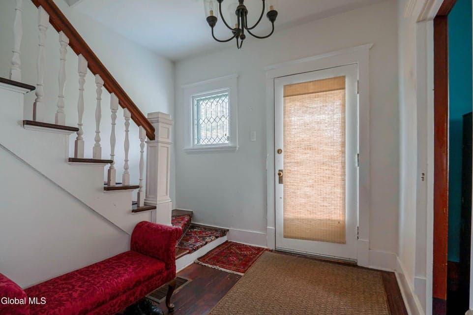 957 Columbia Street, photo 3