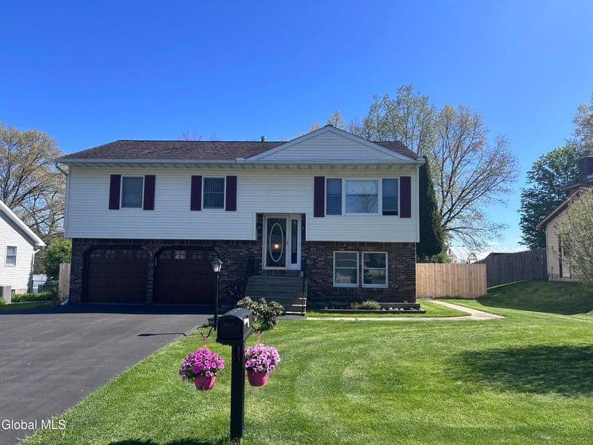 6 Rolling Hills Road, Colonie, NY 12309, photo 1