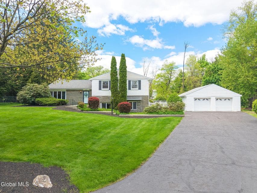 23 Fernwood Drive, Colonie, NY 12211, photo 2