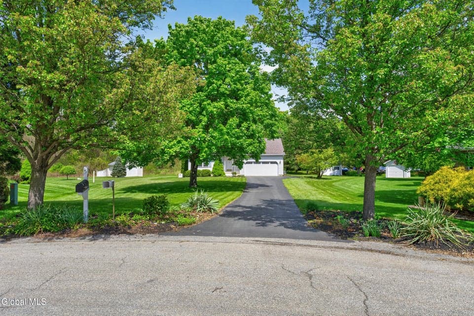 5 Center Court, Clifton Park, NY 12065, photo 2
