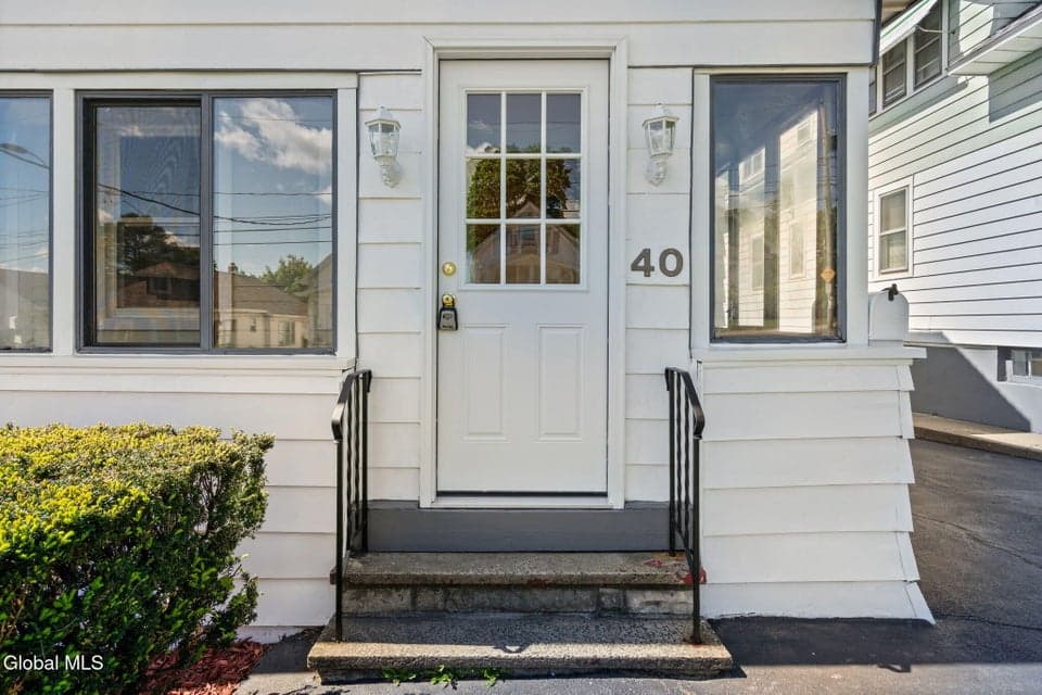 40 Lawn Avenue, Albany, NY 12204, photo 3