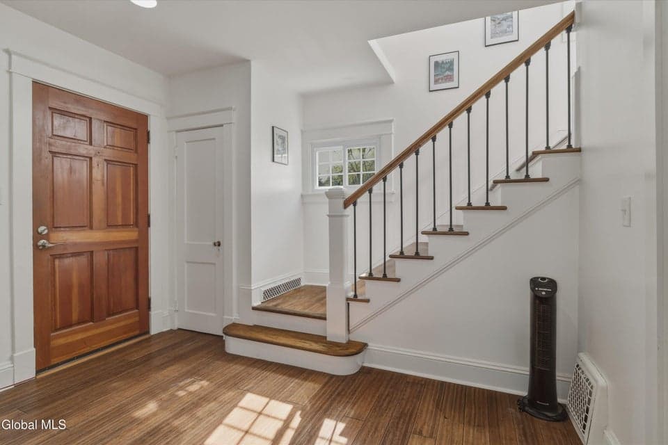 165 S Lake Avenue, Troy, NY 12180, photo 4