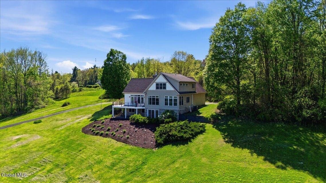 9 Sweet Road, photo 1