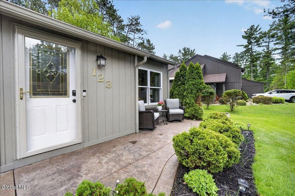 123 Thimbleberry Road, Malta, NY 12020, photo 2