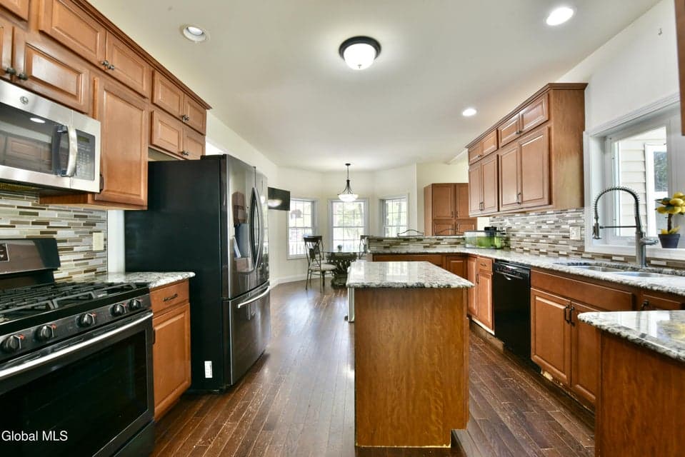 110 Homestead Road, Saratoga Springs, NY 12866, photo 5