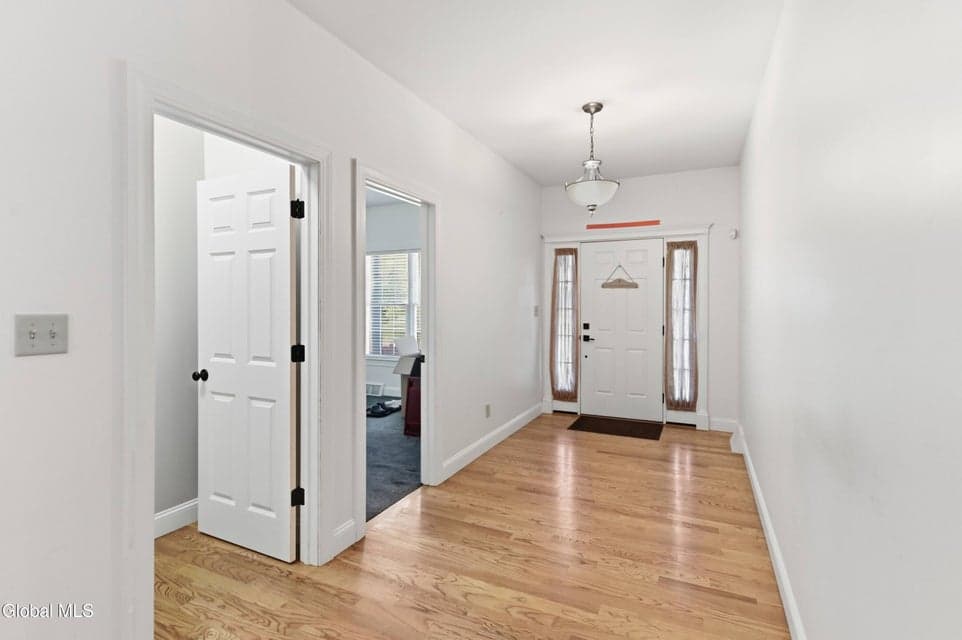 52 Averill Avenue, photo 3